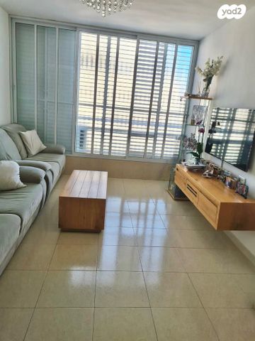 גג/ פנטהאוז, עגנון 42, דרום מערב ותיק, בת ים