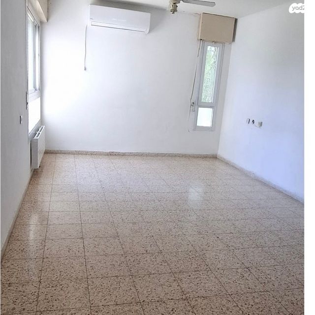 מבוא ערמון 15