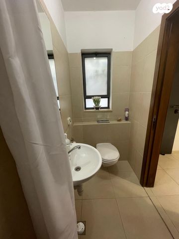 יחידת דיור, ימין שושן 40, כפר גנים ג, פתח תקווה