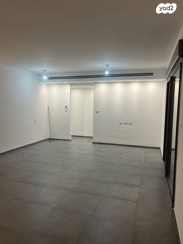 לאה גולדברג 2