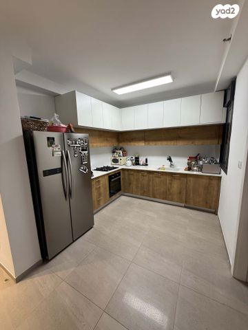 שדרות יצחק שמיר 19