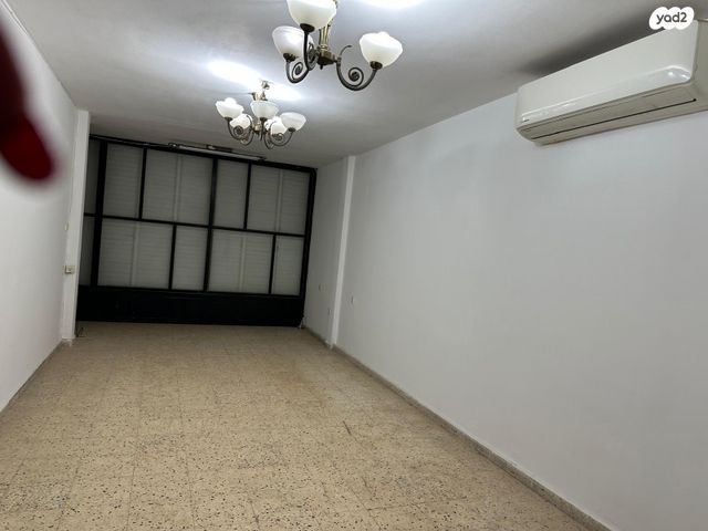 דירה, הקונגרס 27, רסקו א', חולון