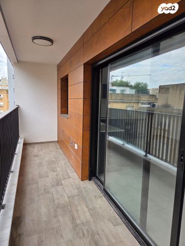 דירה, ד"ר שיפר 19, שיפר, פתח תקווה