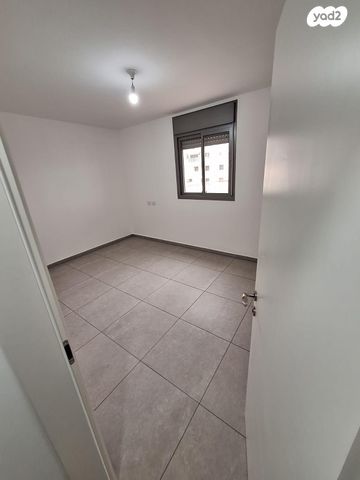 דירה, רב חלקיה בר טובי 17, נתיבות ישראל / רמת בית שמש ד-4, בית שמש