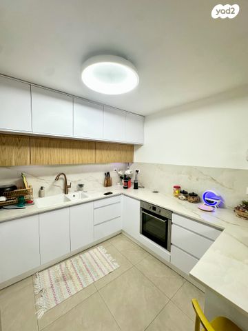 דירה, יהוד מונוסון