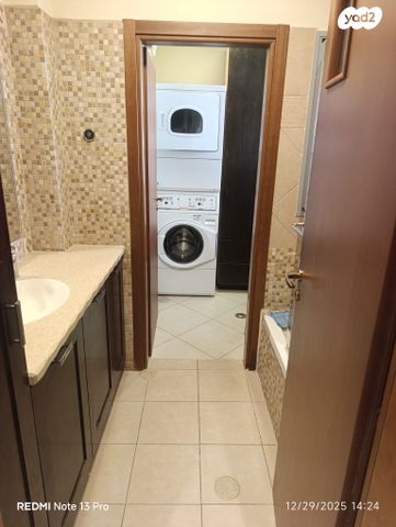 דירה, יגאל ידין, המגינים, מודיעין מכבים רעות