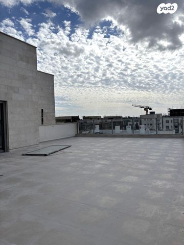 גג/ פנטהאוז, ארלוזורוב 27, רעננה