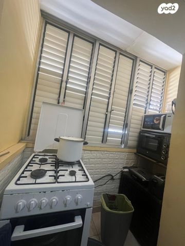 דירה, הרב עוזיאל, בת ים