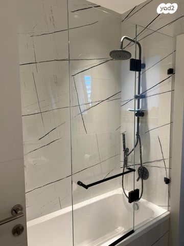 דירה, אליהו גולומב, שיכון עובדים, טבריה