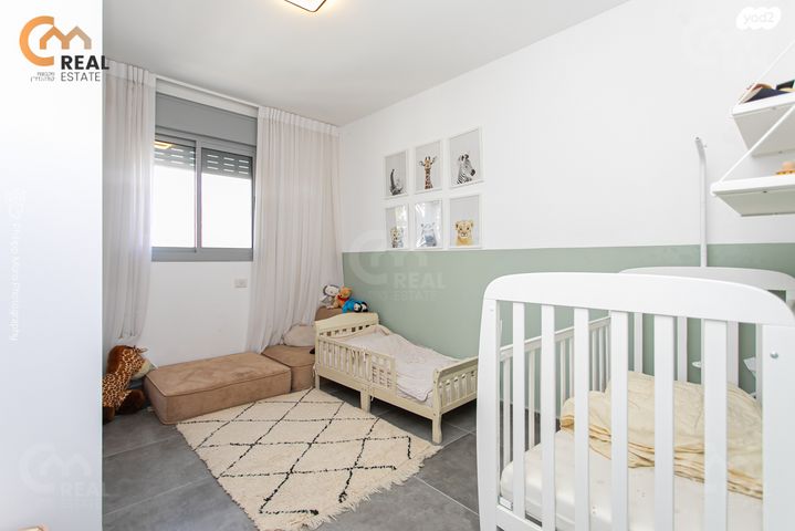 גג/ פנטהאוז, אריאל שרון, החותרים, טירת כרמל