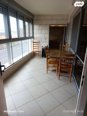 דירה, יגאל ידין, המגינים, מודיעין מכבים רעות