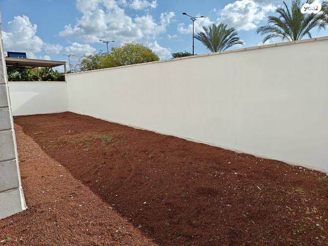 דירת גן, מרים ילן שטקליס, נאות שדה, רעננה