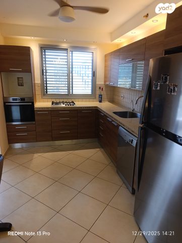 דירה, יגאל ידין, המגינים, מודיעין מכבים רעות