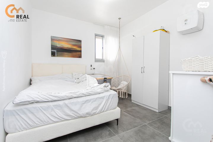 גג/ פנטהאוז, אריאל שרון, החותרים, טירת כרמל