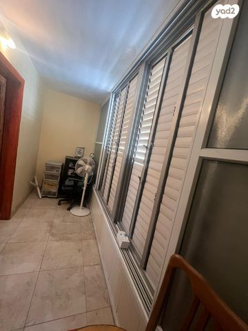 דירה, הרב עוזיאל, בת ים