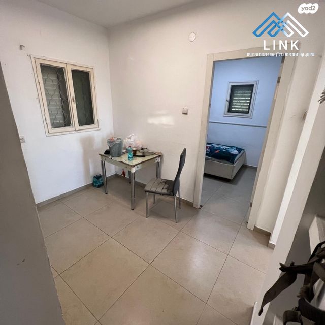 דירה, הרב זרביב, רמב"ם, טירת כרמל