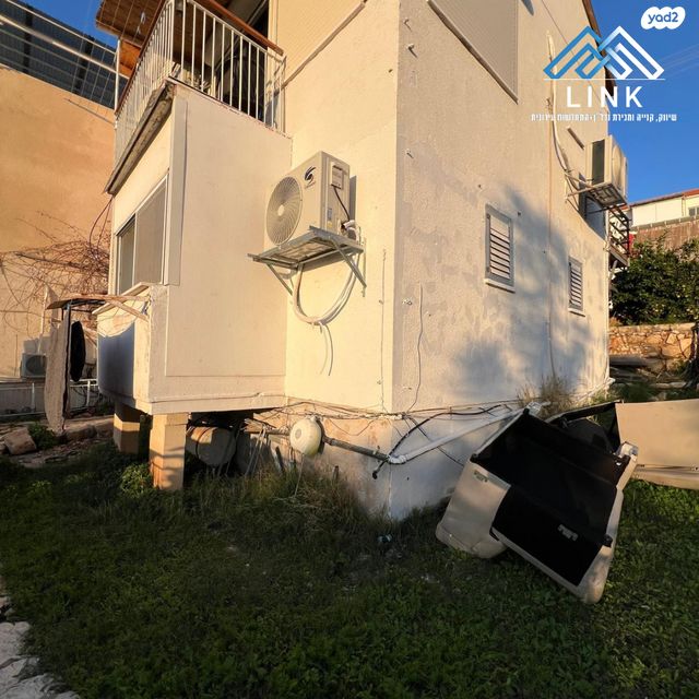 דירה, הרב זרביב, רמב"ם, טירת כרמל