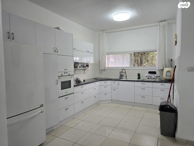 דירת גן, אילון 13, מרכז העיר, סביניה, הוותיקה, קרית ביאליק