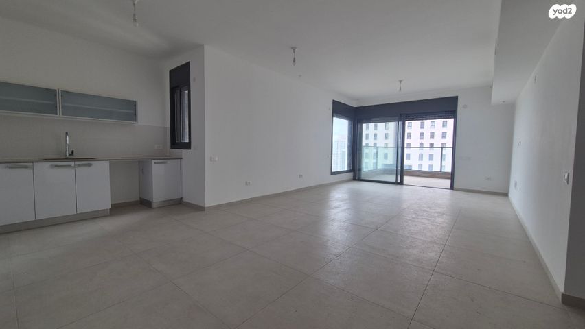 דירה, אמנון ליפקין שחק, נוף הטיילת, נתניה