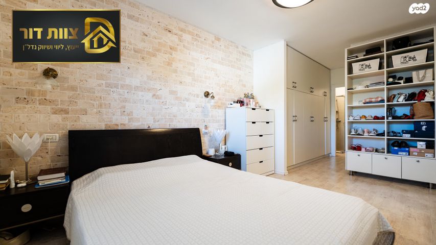 דירה, צוותא א, אלפי מנשה