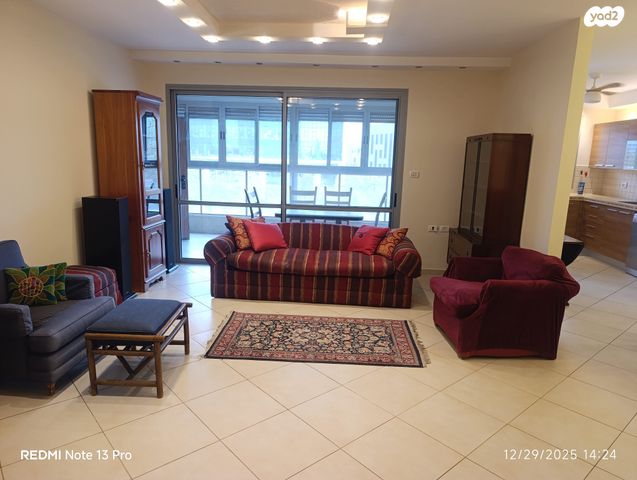 דירה, יגאל ידין, המגינים, מודיעין מכבים רעות