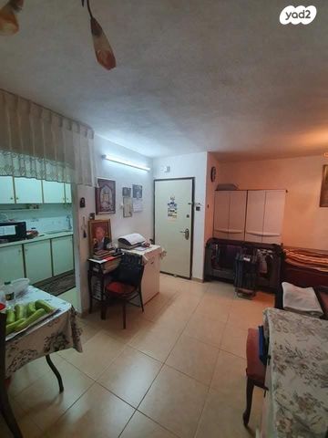 דירה, עובד לדיז'נסקי, אושיות, רחובות