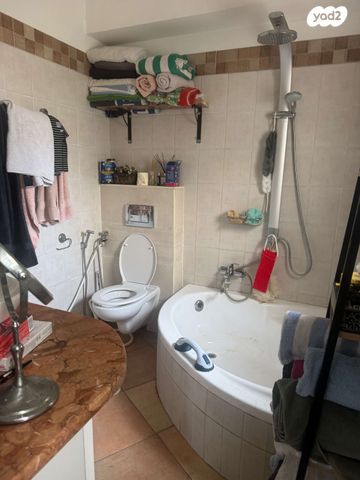 דירה, גבעת הרמבם, גבעתיים