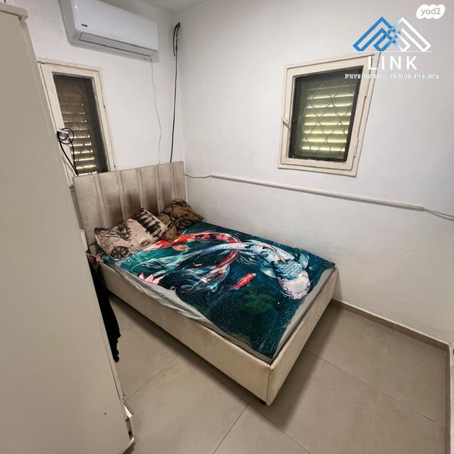 דירה, הרב זרביב, רמב"ם, טירת כרמל