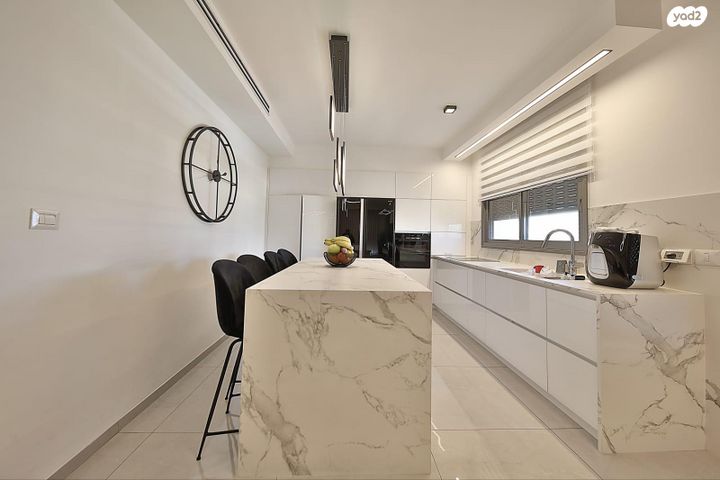 גג/ פנטהאוז, שלום שבזי 5, משכנות האומנים, קרית מוצקין