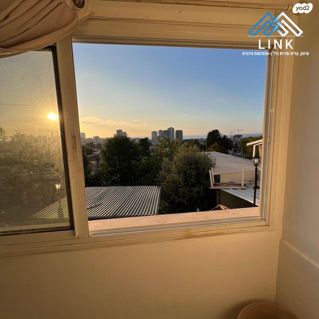 דירה, הרב זרביב, רמב"ם, טירת כרמל