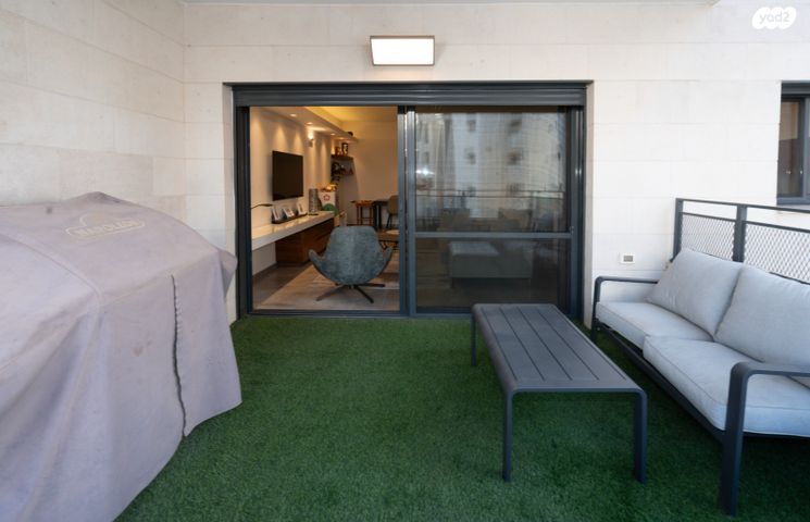 דירה, דבורה עומר, נאות שדה, רעננה