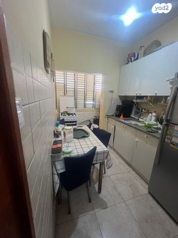 דירה, הרב עוזיאל, בת ים