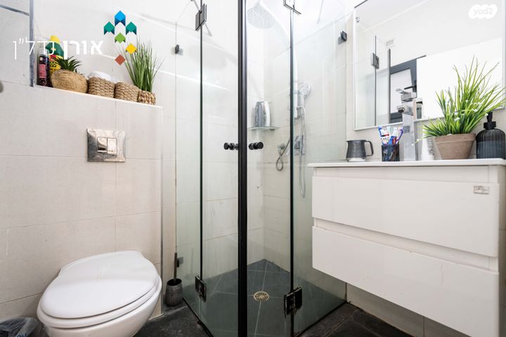 דירת גן, הרב זבולון גרז, רחובות הצעירה, רחובות