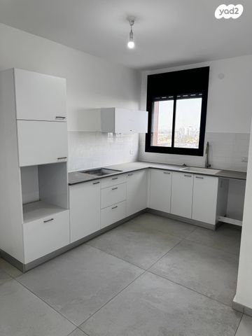 דירה, יחזקאל קזז, הראשונים, אור יהודה