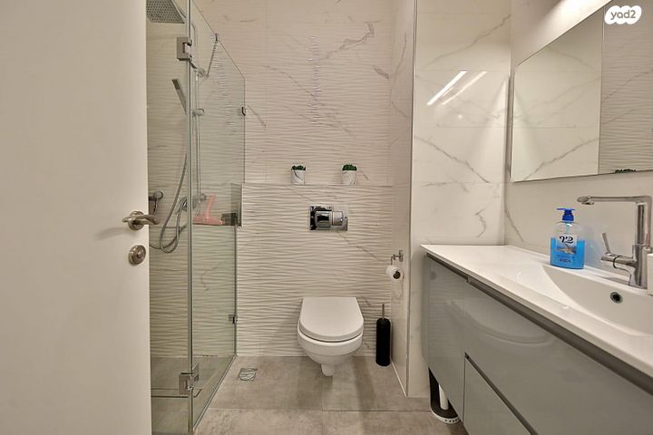 גג/ פנטהאוז, שלום שבזי 5, משכנות האומנים, קרית מוצקין