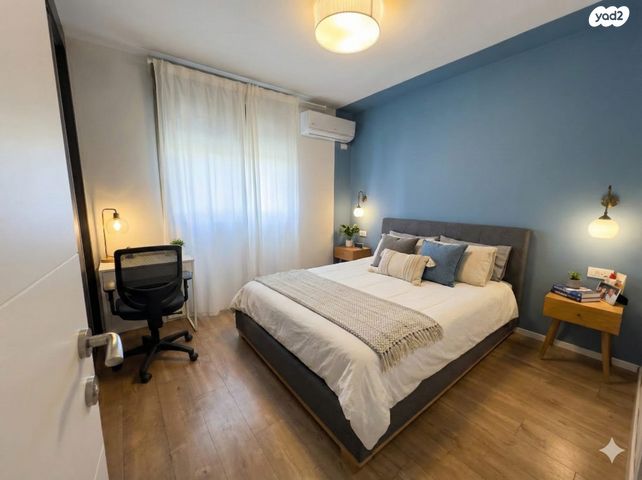 דירת גן, צור משה