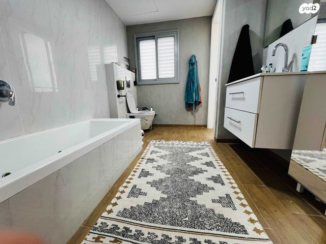 דירה, ז'בוטינסקי, ארלוזורוב, גבעתיים