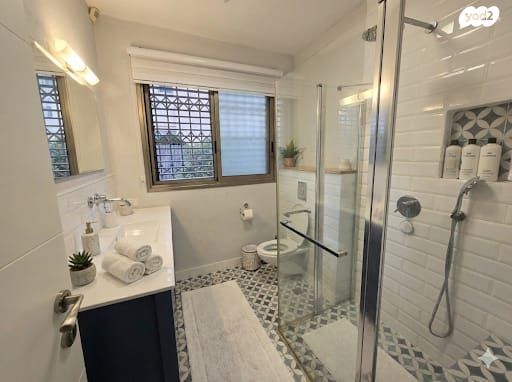 דירת גן, צור משה