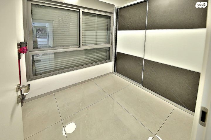 גג/ פנטהאוז, שלום שבזי 5, משכנות האומנים, קרית מוצקין