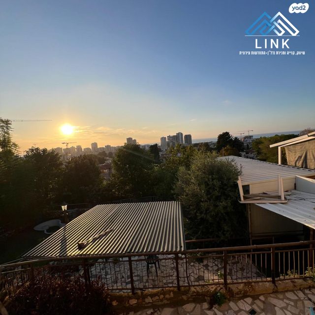 דירה, הרב זרביב, רמב"ם, טירת כרמל