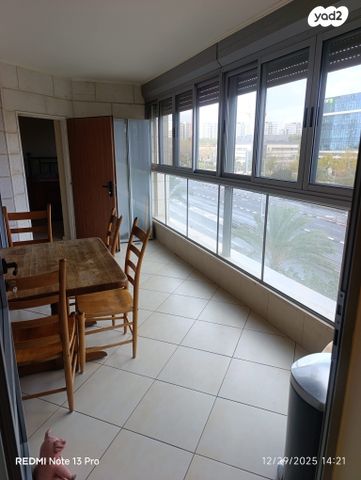 דירה, יגאל ידין, המגינים, מודיעין מכבים רעות