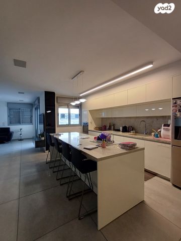 דירה, דגניה, חולון