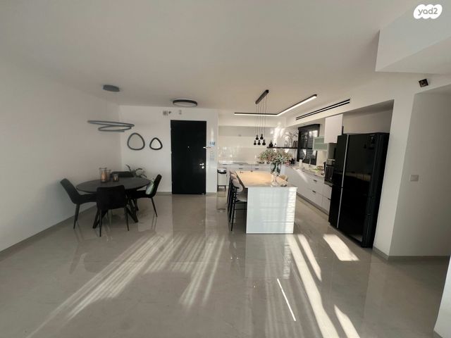 גבעת אלונים