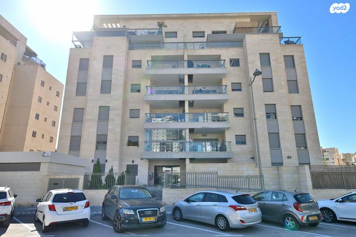 גג/ פנטהאוז, שלום שבזי 5, משכנות האומנים, קרית מוצקין