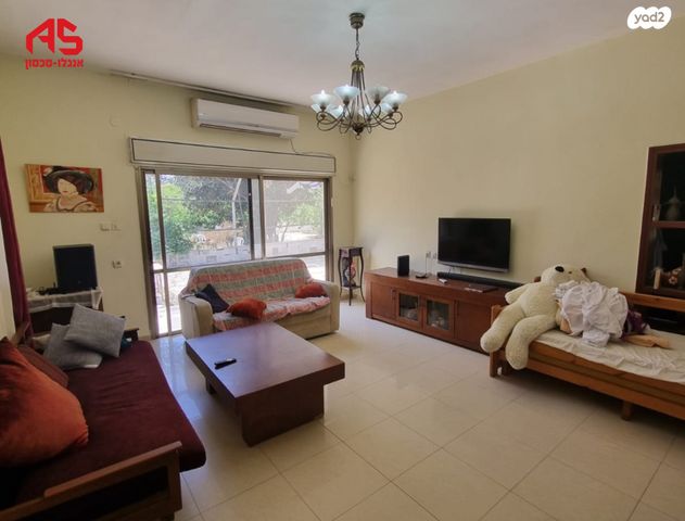 דו משפחתי, חדרה