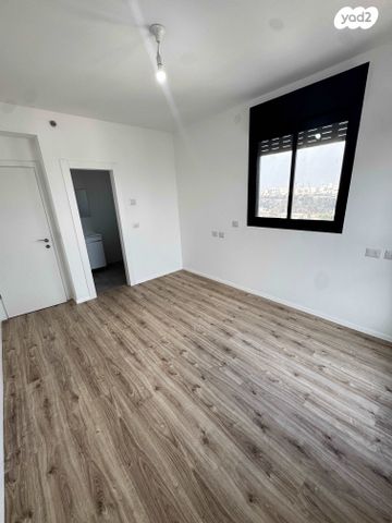 דירה, יחזקאל קזז, הראשונים, אור יהודה