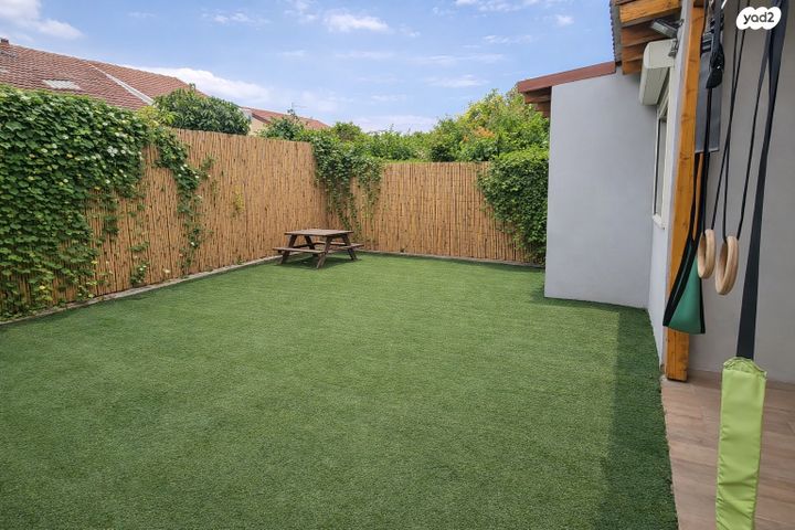 דו משפחתי, האילנות, צור יגאל, כוכב יאיר / צור יגאל