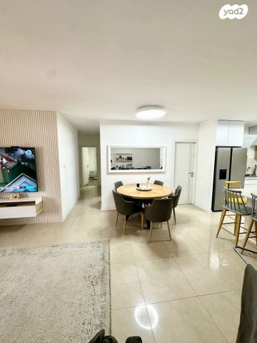 דירה, יהוד מונוסון