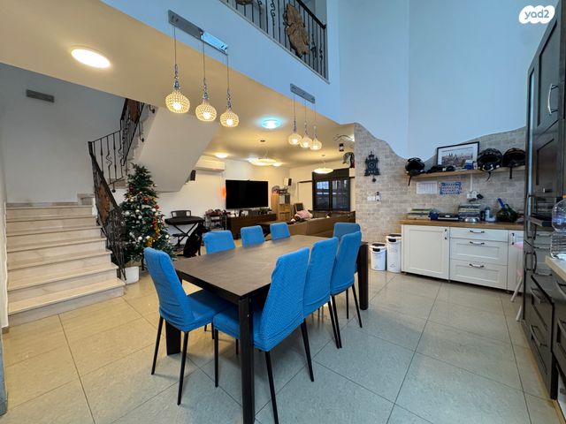 דו משפחתי, גבעת אולגה, חדרה