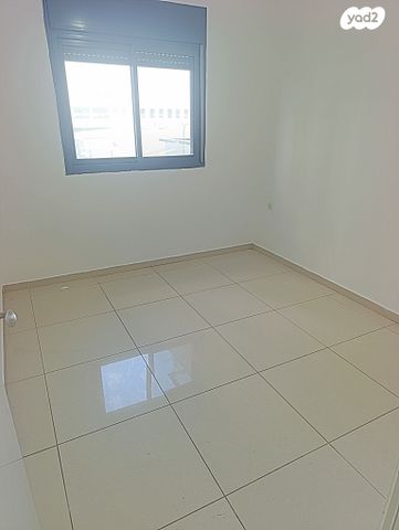 דירה, יעקב תמרי, חצרות המושבה, רחובות